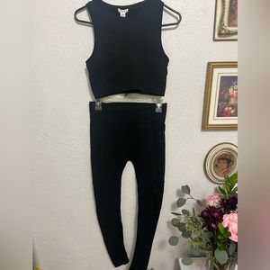 Like New Women’s Athletic Set. High Quality Size M/L